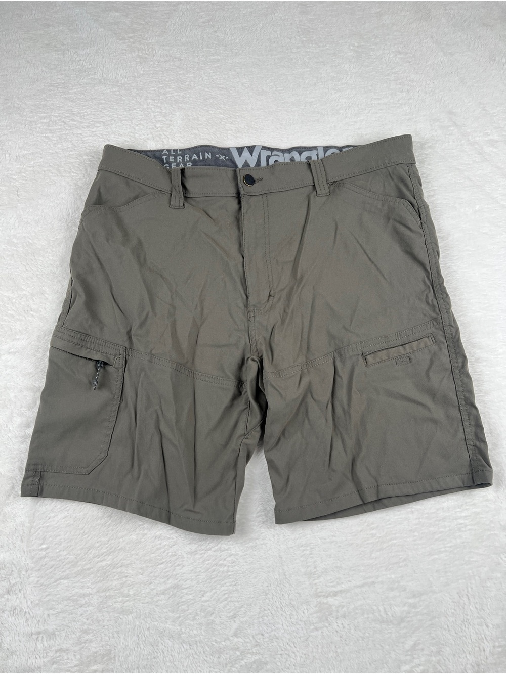 Wrangler ATG Cargo Shorts Taupe Utility Hiking Outdoor Size 36